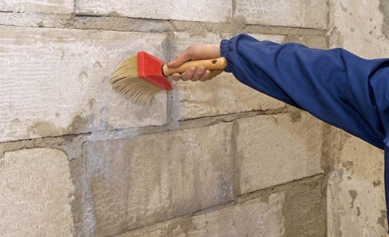Как подготовить стены перед нанесением грунтовки